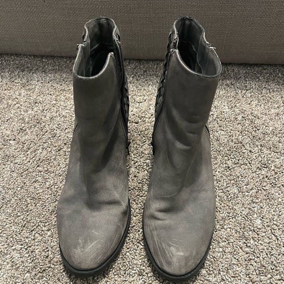 Gray heeled booties size 10 - Picture 4 of 4